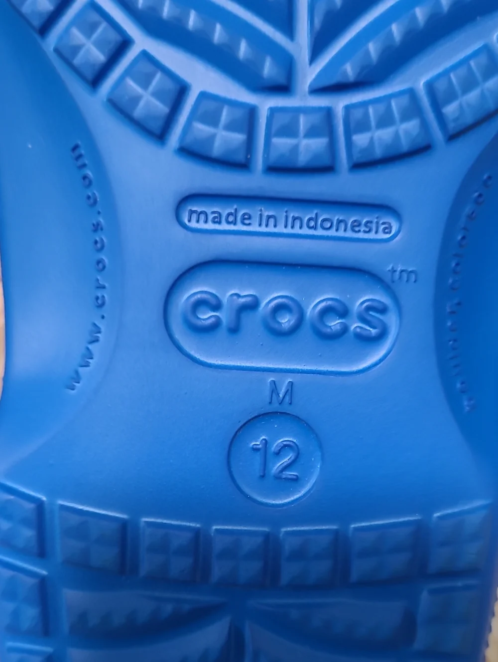 CROCS Men's Size 12 Royal Blue Classic Clogs with Vent Holes